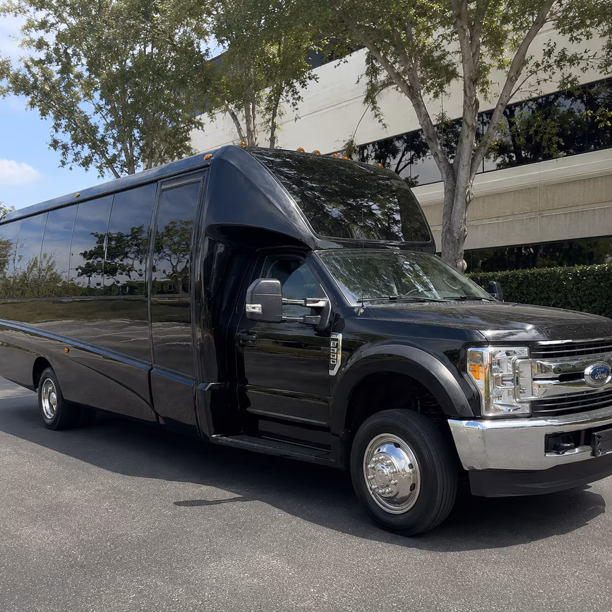 Portland Winery Tour & Pub Crawl Transportation party bus exterior